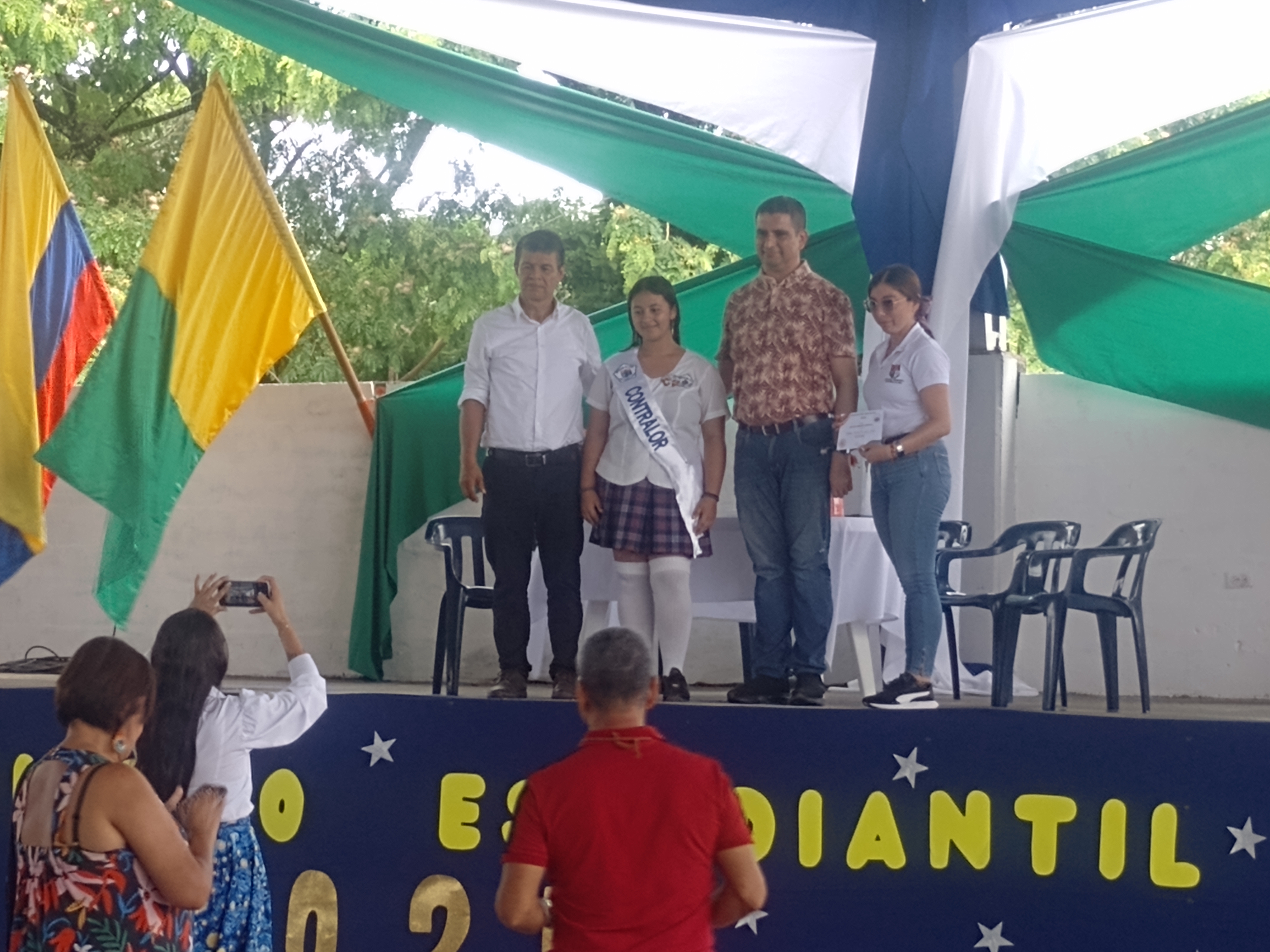 Acto de posesión del gobierno escolar en la I.E Isaza 2025.