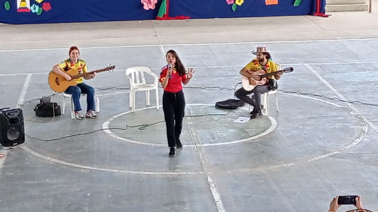 Presentación musical de los docentes de la institución